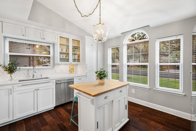 7601 Dallas DR, Austin, TX 78729