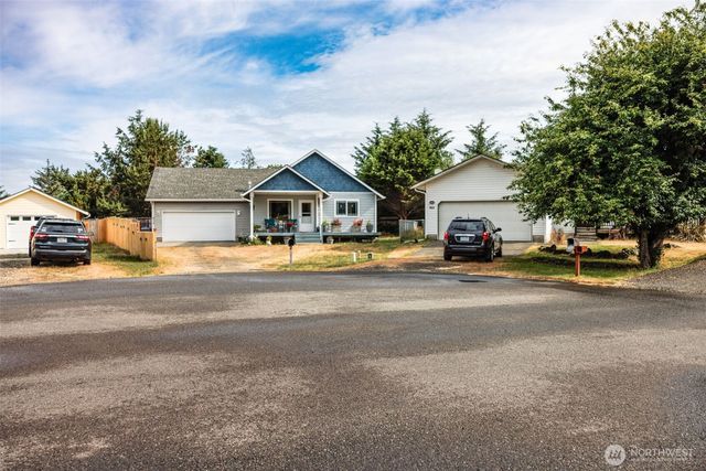 858 Willow Court SW, Ocean Shores, WA 98569