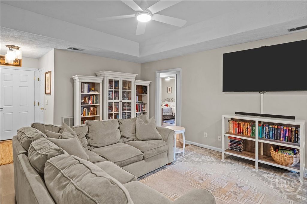 Image 5 of property listing at 8 Bristlecone Court, Savannah, GA 31419