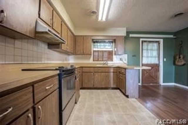 9701 E Warm Springs Avenue, Coleman, FL 33521