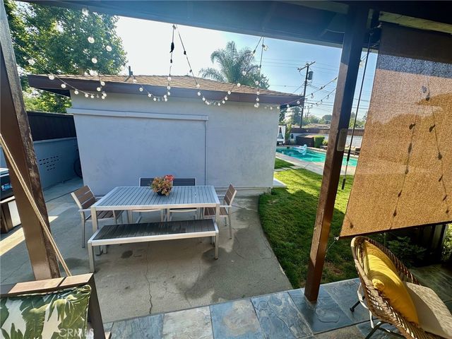 8956 Swinton Avenue, Los Angeles, CA 91343