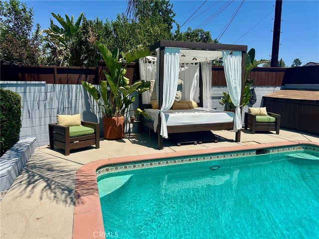8956 Swinton Avenue, Los Angeles, CA 91343