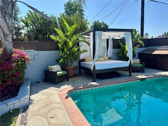 8956 Swinton Avenue, Los Angeles, CA 91343