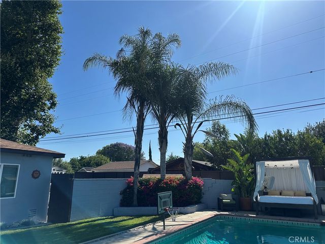 8956 Swinton Avenue, Los Angeles, CA 91343