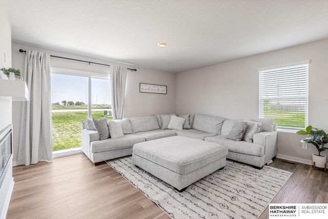 11462 Port Royal Drive, Papillion, NE 68046