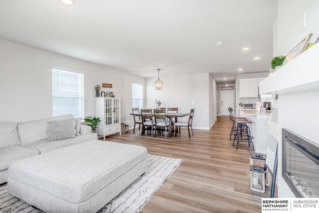 11462 Port Royal Drive, Papillion, NE 68046