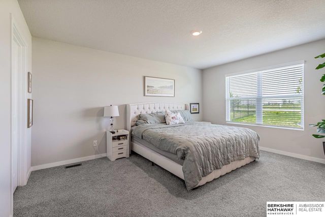 11462 Port Royal Drive, Papillion, NE 68046
