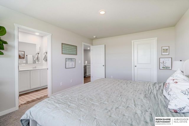 11462 Port Royal Drive, Papillion, NE 68046