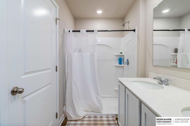 11462 Port Royal Drive, Papillion, NE 68046