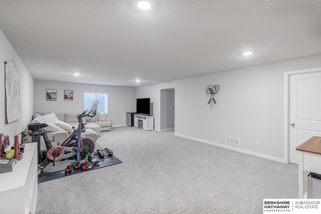 11462 Port Royal Drive, Papillion, NE 68046