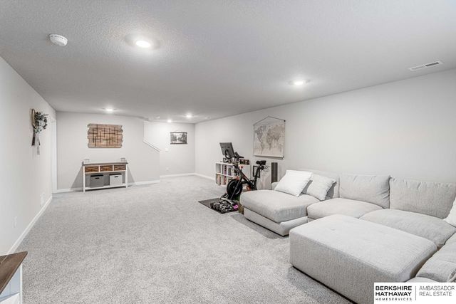 11462 Port Royal Drive, Papillion, NE 68046