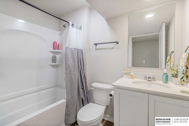 11462 Port Royal Drive, Papillion, NE 68046