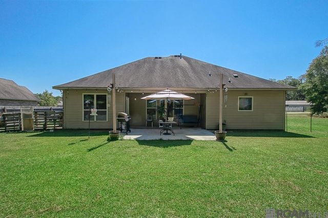 21089 Beau Chateau Blvd, Ponchatoula, LA 70454