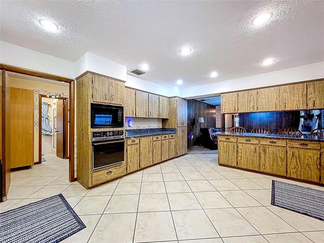 9471 MCINTOSH ROAD, Dover, FL 33527