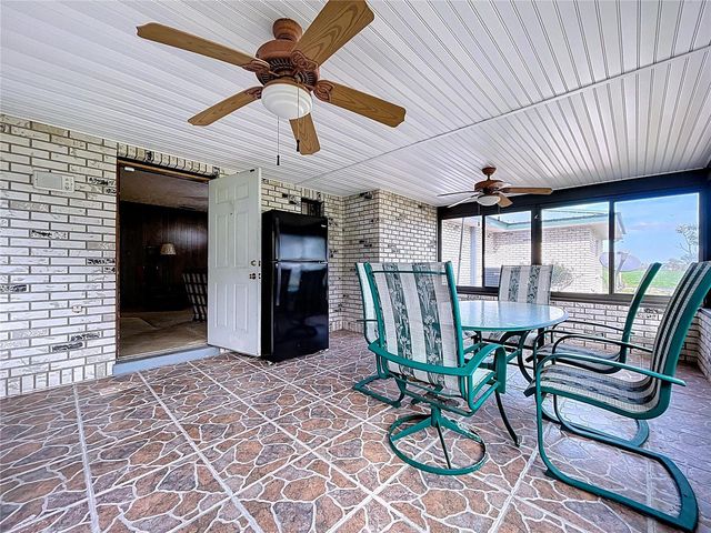 9471 MCINTOSH ROAD, Dover, FL 33527