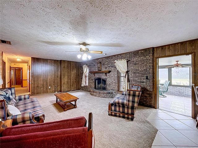 9471 MCINTOSH ROAD, Dover, FL 33527