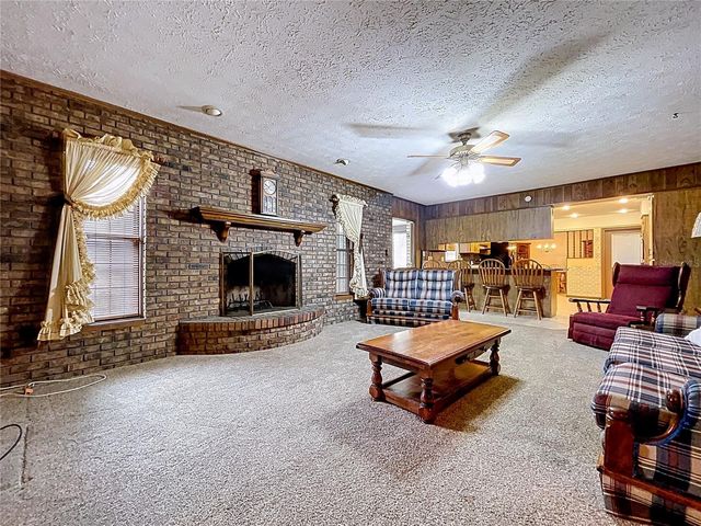 9471 MCINTOSH ROAD, Dover, FL 33527