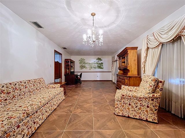 9471 MCINTOSH ROAD, Dover, FL 33527