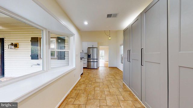12043 STONEFORD DR, Woodbridge, VA 22192