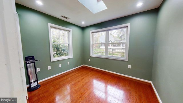 12043 STONEFORD DR, Woodbridge, VA 22192