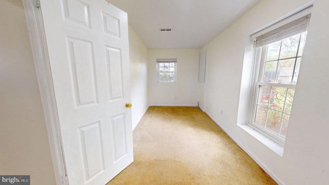 12043 STONEFORD DR, Woodbridge, VA 22192
