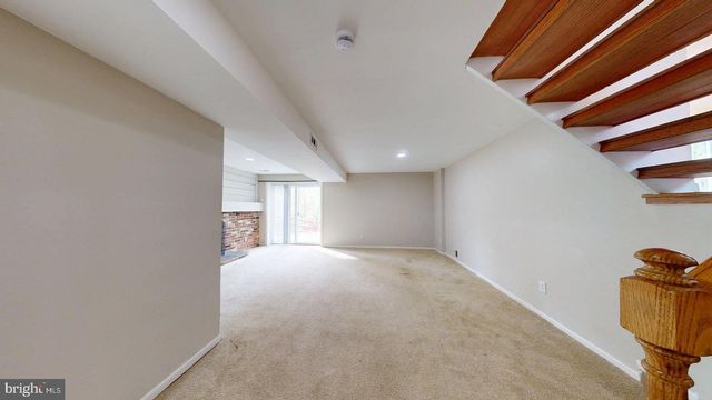 12043 STONEFORD DR, Woodbridge, VA 22192