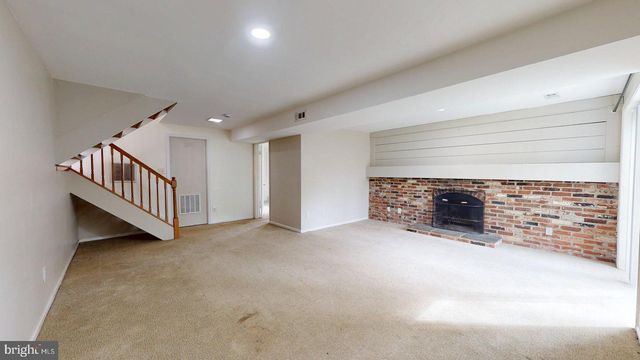 12043 STONEFORD DR, Woodbridge, VA 22192