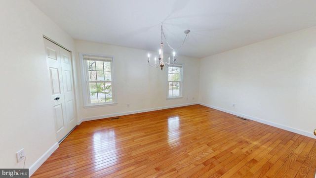 12043 STONEFORD DR, Woodbridge, VA 22192
