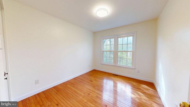 12043 STONEFORD DR, Woodbridge, VA 22192