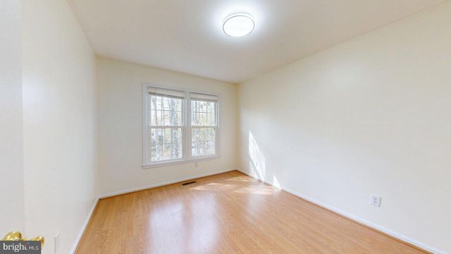 12043 STONEFORD DR, Woodbridge, VA 22192