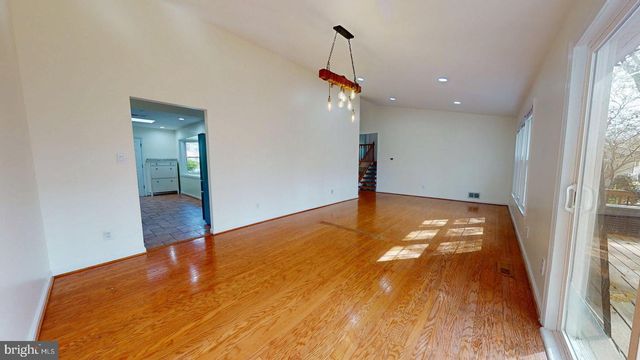 12043 STONEFORD DR, Woodbridge, VA 22192