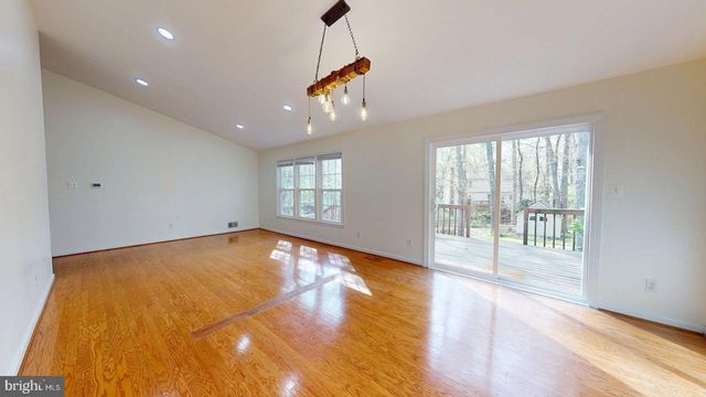 12043 STONEFORD DR, Woodbridge, VA 22192