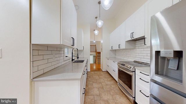 12043 STONEFORD DR, Woodbridge, VA 22192