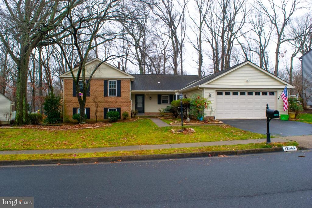 12043 STONEFORD DR, Woodbridge, VA 22192