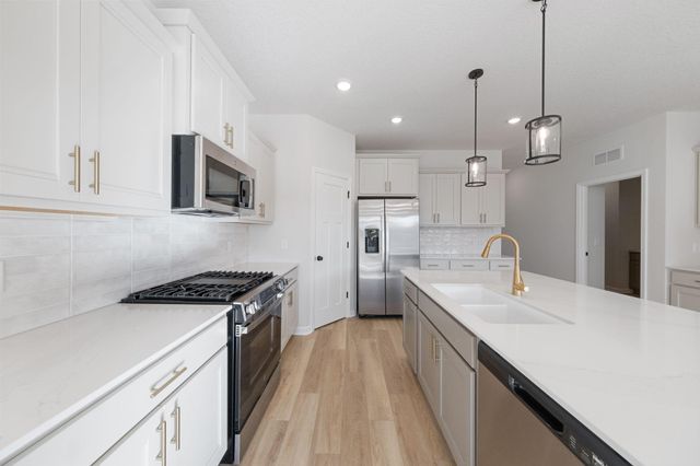 1290 149th Street W, Rosemount, MN 55068