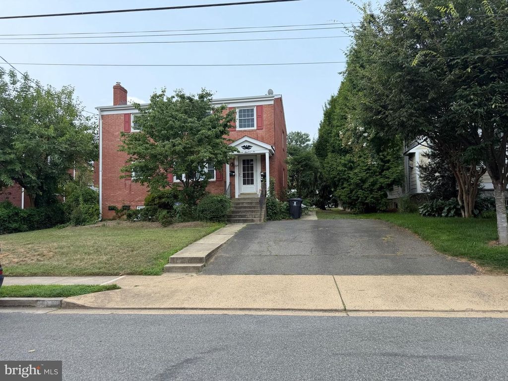 706 N CLEVELAND ST, Arlington, VA 22201