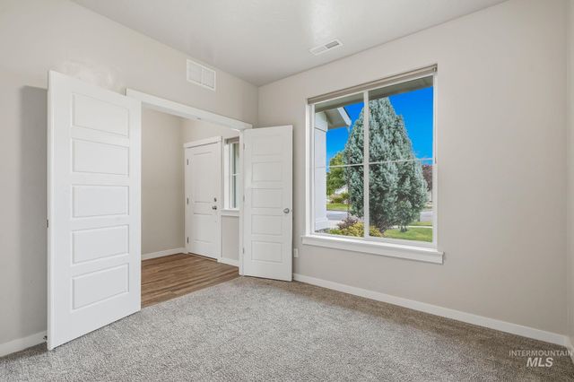 949 N Synergy Ln, Eagle, ID 83616