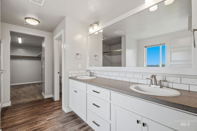 949 N Synergy Ln, Eagle, ID 83616