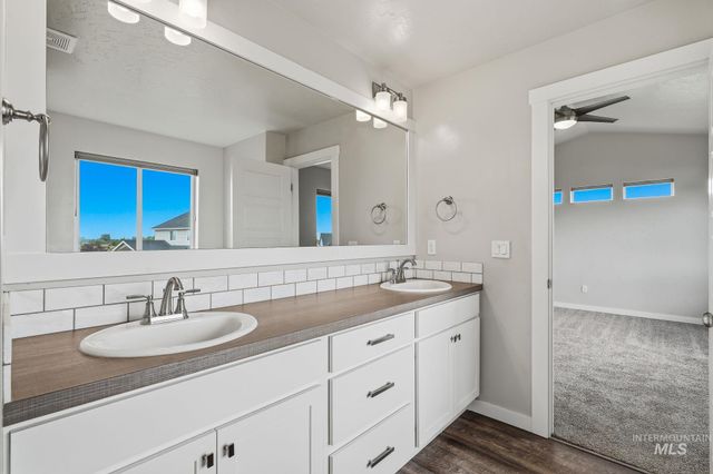 949 N Synergy Ln, Eagle, ID 83616