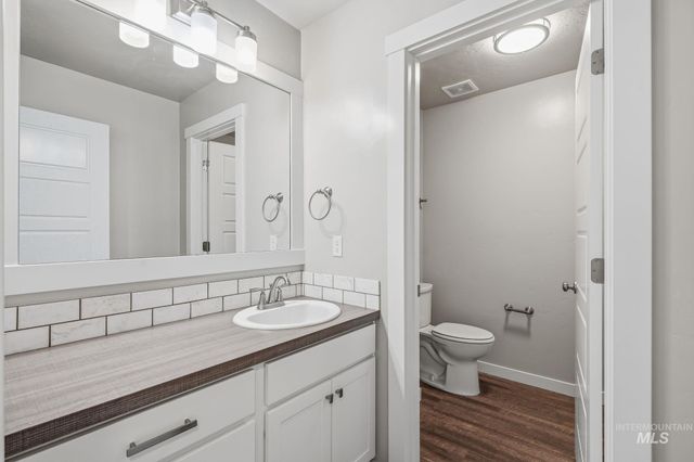 949 N Synergy Ln, Eagle, ID 83616