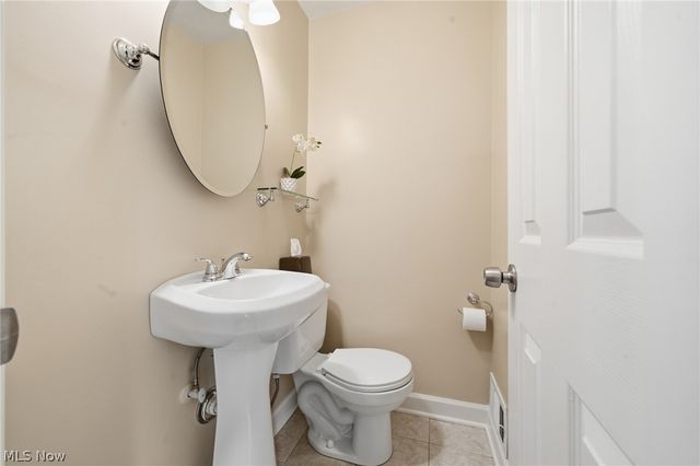 567 Twilight Drive, Seven Hills, OH 44131