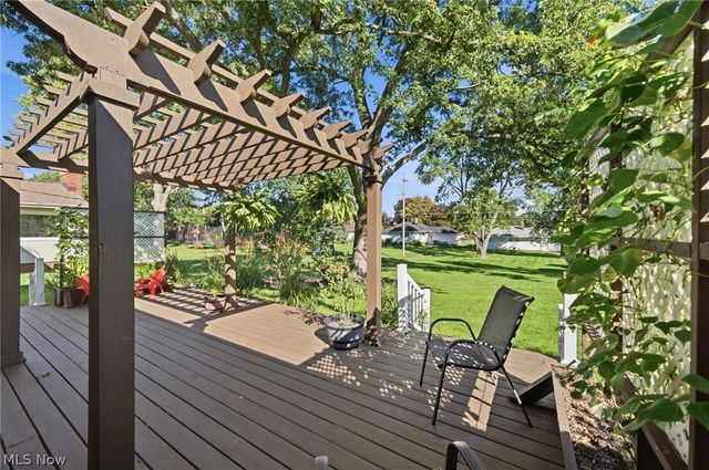 567 Twilight Drive, Seven Hills, OH 44131