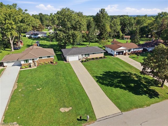 567 Twilight Drive, Seven Hills, OH 44131