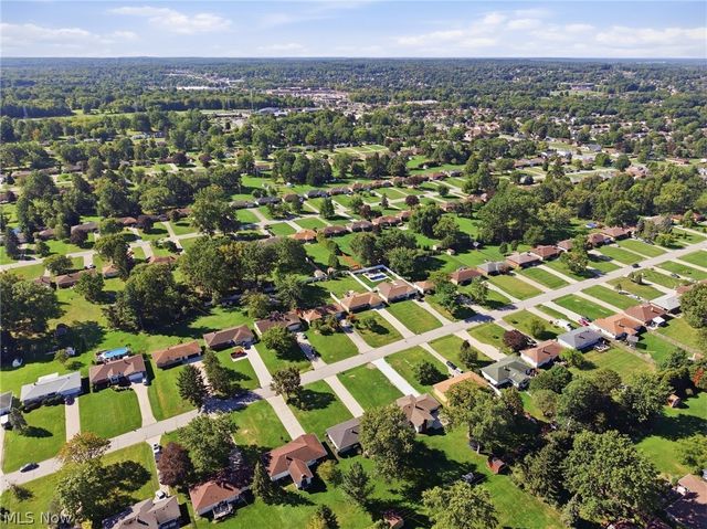 567 Twilight Drive, Seven Hills, OH 44131