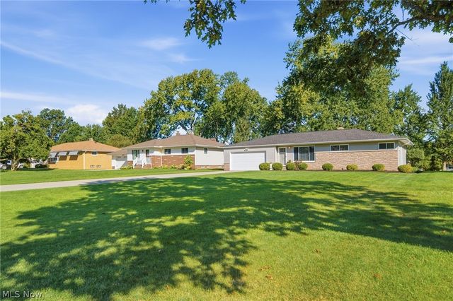 567 Twilight Drive, Seven Hills, OH 44131