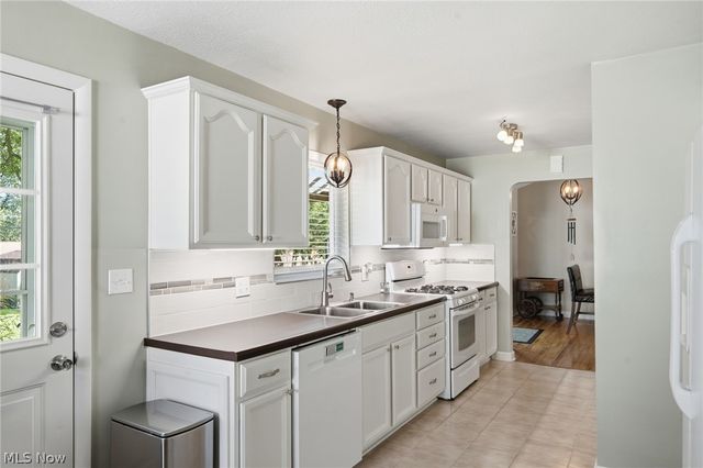 567 Twilight Drive, Seven Hills, OH 44131