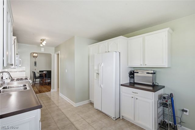 567 Twilight Drive, Seven Hills, OH 44131