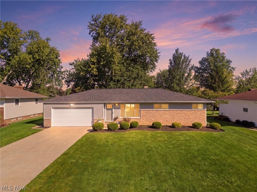 567 Twilight Drive, Seven Hills, OH 44131