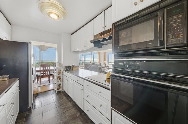 3550 N LAKE SHORE Drive 1202, Chicago, IL 60657