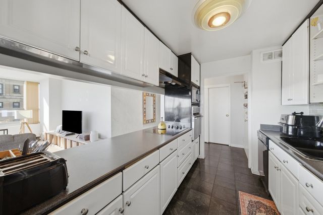 3550 N LAKE SHORE Drive 1202, Chicago, IL 60657